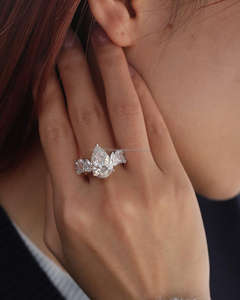 Anillo de Compromiso/Boda de Diamantes Amarillos en Oro de 14K, Estilo Vintage para Mujer, Corte Pera, Diamante Cultivado en Laboratorio, Clásico, Certificado IGI - Product Image 3