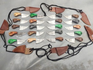 Cuchillo hecho a mano de acero de Damasco con hoja recta de punta caída, mango de madera y funda de cuero, herramienta tipo collar, personalizable OEM/ODM - Product Image 3