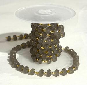 Cadena de cuentas de piedras preciosas grises naturales de 8 mm, cadena de rosario envuelta en alambre chapado en oro, suministros para hacer joyas DIY - Product Image 2