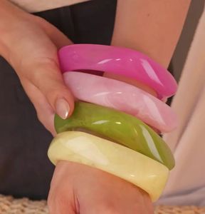 Bracelets en résine très demandés, couleur personnalisée disponible, cadeau pour mariage ou fête, bracelet en résine de la meilleure qualité par A.Z Handicrafts - Product Image 1