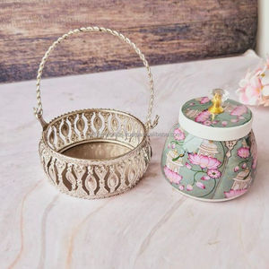 Pot à fruits secs en métal artistique avec un design artisanal pour le rangement et la présentation décorative - Product Image 2