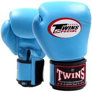 ถุงมือชกมวย Twins Blue PU ระดับมืออาชีพ น้ำหนักเบา ระบายอากาศได้ดี ปิดด้วยแถบตีนตุ๊กแก สายรัดข้อมือปรับได้ สำหรับผู้ใหญ่ทุกเพศ - Product Image 1