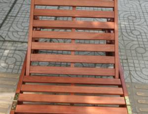 Chaise longue pliante en bois d'acacia sur mesure, profil bas, pour l'extérieur - Product Image 3