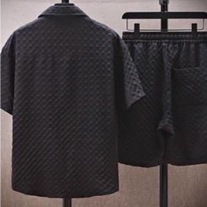 ชุดเซ็ตสองชิ้นลำลองสำหรับผู้ชาย OEM เสื้อแขนสั้น กางเกงขาสั้น ผ้าระบายอากาศ แห้งเร็ว พิมพ์ลาย โพลีเอสเตอร์ 100% ไซส์ใหญ่ - Product Image 5