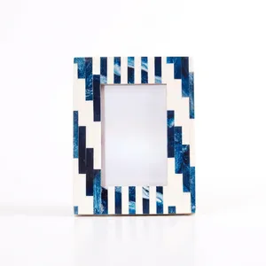 Cadre photo en résine fait main avec incrustation, motif géométrique bleu, cadre photo moderne, accent de décoration pour la maison - Product Image 3