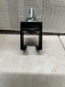 Abrazadera de un solo poste de plástico de ingeniería, paso entre ejes de 50 mm, alta durabilidad, disponible para uso comercial - Product Image 4