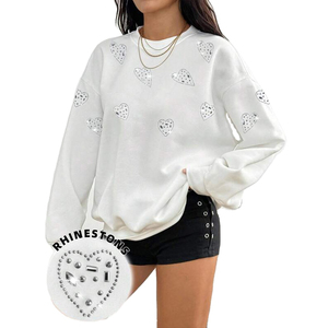 เสื้อสเวตเชิ้ตผู้หญิงปักลายเพชรแบบขายส่ง ทรงโอเวอร์ไซส์ ผ้าฝ้ายฟลีซ 100% หนัก 450GSM อุ่นสบาย ดีไซน์รูปหัวใจวิบวับ - Product Image 1