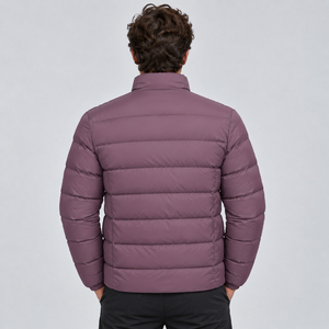 Chaqueta acolchada moderna para hombre que ofrece un aislamiento cálido, comodidad ligera y un estilo versátil para viajes y actividades al aire libre. - Product Image 4