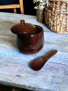 Pot à épices en bois JTKU HANDICRAFT avec couvercle et cuillère, récipient de rangement artisanal traditionnel, finition bois poli - Product Image 6
