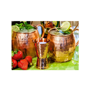 Verre doseur à bière en cuivre, design martelé tendance, tailles personnalisées et en promotion - Product Image 3