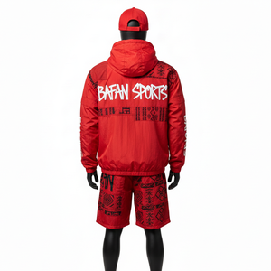 Conjunto corto de chaqueta cortavientos ligera de poliéster para hombre, tela transpirable, diseño de paneles rojo y negro, logotipo impreso personalizado, talla grande - Product Image 2