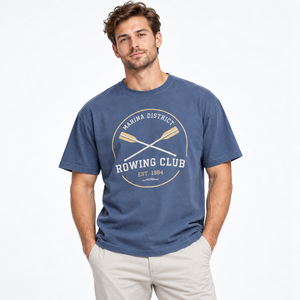 T-shirt en coton pour homme du club d'aviron Marina District, coupe classique, manches courtes, col rond, style décontracté, imprimé sur le devant - Product Image 2