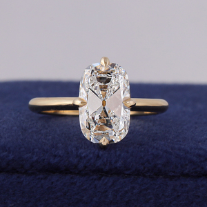 Bague de fiançailles solitaire en diamant de laboratoire allongé de 4 carats, style « Old Mine », certifiée IGI - Product Image 1