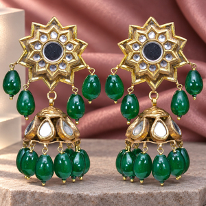 Boucles d'oreilles Jhumka Kundan perlées vertes plaquées or, bijoux de mode pakistanais en gros par Hasan Islamic Gold Plated - Product Image 2