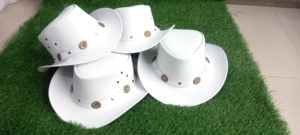 Sombrero vaquero occidental de cuero genuino marrón para hombre y mujer, con ala ancha para proteger la cara y el cuello, incluye una correa de barbilla extraíble. - Product Image 3