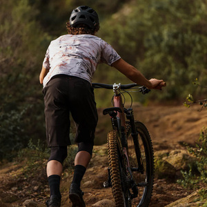 Shorts de cyclisme noirs pour femmes, taille mi-haute, coupe régulière, séchage rapide, avec poches, style décontracté - Product Image 3
