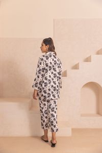 Ensemble de pyjama en coton à imprimé floral, col rabattu, manches trois quarts, coupe ample, respirant, tissé, tenue décontractée pour femmes - Product Image 1