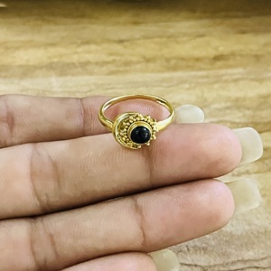 Bague en onyx lune céleste très demandée, bijoux bohèmes en laiton pour femme, plaqué or 18 carats, délicat motif soleil, style affirmé, vente en gros, fait main - Product Image 2