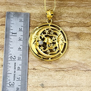 Pendentif lune croissante bohème au design unique, bijoux ethniques en laiton pour femmes, plaqué or 18 carats, médaillon soleil et étoile célestes, vente en gros OEM - Product Image 6