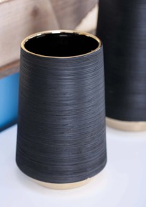 Jarrón de Metal Negro para Mesa con Borde y Base Dorados, Hecho a Mano, Decorativo, para Diseño de Interiores, Artístico, para Regalo de Inauguración de Casa - Product Image 6