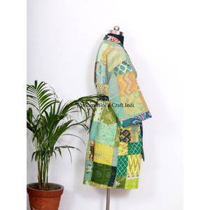 Robe kimono vintage de luxe en soie Kantha pour l'été, avec cordon de serrage, patchwork recyclé, pour femme, idéale pour le printemps et comme robe de bain. - Product Image 5