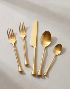 Ensemble de couverts or mat, design minimaliste, passe au lave-vaisselle, couverts en métal pour mariage et usage de table - Product Image 1