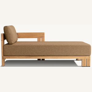 Chaise longue en teck équipée d'un matelas en mousse souple et résistant, idéale pour se détendre près de la piscine de l'hôtel - Product Image 1