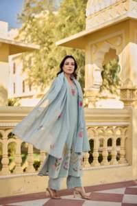 Ensemble Kurta et pantalon en soie Chanderi pour femme, design élégant, avec dupatta, tenue traditionnelle pour les tenues décontractées d'été - Product Image 2