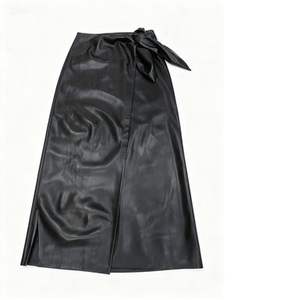 Mini-jupe en cuir véritable pour femme avec liens latéraux et fente – Respirante, décontractée, idéale printemps/été |   Service OEM/ODM - Product Image 1