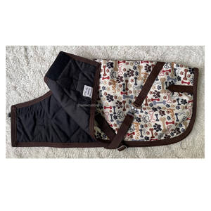 เสื้อกั๊กสุนัขน่ารักพิมพ์ลายกระดูกและอุ้งเท้า ปรับได้สำหรับสุนัขทุกฤดูกาล วัสดุผ้าสไตล์เรียบง่าย - Product Image 2