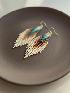 Boucles d'oreilles artisanales modernes en perles de verre, design dégradé, pour femme, élégantes, pour fêtes de Noël, usage quotidien, cadeau, bijoux légers - Product Image 2