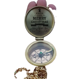 Boussole plate nautique en laiton gravé et boussole de poche ronde à longue chaîne Article cadeau d'anniversaire de fête des pères. - Product Image 1