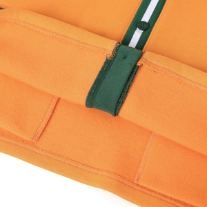 <span class=keywords><strong>Cardigan</strong></span> in pile <span class=keywords><strong>arancione</strong></span> con lettere greche personalizzate per confraternite, prodotto su misura a prezzi di fabbrica con MOQ basso, personalizzazione OEM/ODM. - Product Image 3