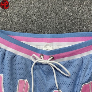 Shorts de basketball en toile bleue avec imprimé lettres roses, cordon de serrage, taille mi-haute, tricotés, pour l'entraînement sportif, tenue d'équipe personnalisée pour hommes - Product Image 3