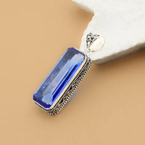 Colgante de piedra preciosa de cuarzo topacio azul relleno de plata – Joyería llamativa de topacio azul natural - Product Image 1