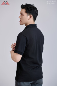 เสื้อเชิ้ตแขนสั้นผ้าถัก TC น้ำหนัก 200 กรัม ทรงปกติสำหรับผู้ชาย |   โลโก้ด้านหน้าสีดำแบบลำลองติดกระดุม |   กันยับ นุ่ม ทนทาน - Product Image 5