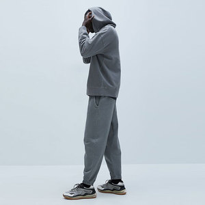 Survêtement de sport en molleton respirant personnalisé à prix abordable pour homme – Collection saisonnière - Product Image 6