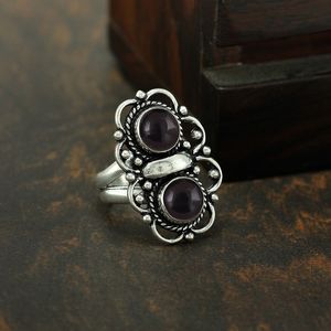 Bague bohème vintage faite à la main en argent sterling 925, oxydée et polie, avec pierre précieuse en onyx noir naturel de forme ronde et sertissage clos. - Product Image 3