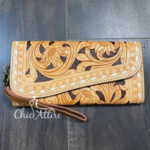 Carteras de mano de cuero genuino hechas a mano con nuevo diseño floral para mujer, con tarjetero para efectivo y tarjetas ATM, y correa de muñeca larga para uso diario. - Product Image 1