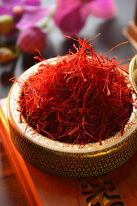 หญ้าฝรั่นแคชเมียร์แห้งเกรดพรีเมียม แบบเส้น แดงธรรมชาติ ชนิดเดียว สมุนไพรเครื่องเทศ - Product Image 2