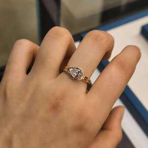 Anillo de Compromiso East West con Circonita Cúbica en Forma de Pera de 2.00 CT, Plata de Ley 925, Regalo de Aniversario de Bodas Moderno para Mujer - Product Image 2