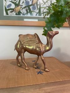 Centre de table élégant en laiton en forme de chameau pour décoration festive, cadeau de mariage et intérieurs de maison de luxe - Product Image 2