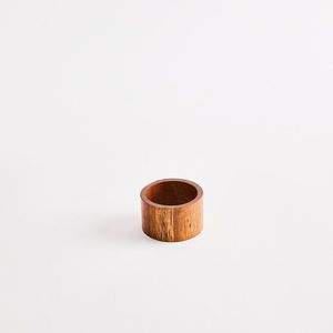 Anillo de servilleta de madera de alta gama, ideal para entornos de hostelería de lujo y eventos de primera clase. - Product Image 2