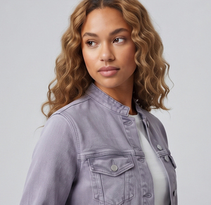 Chaqueta vaquera corta de mezclilla lavada para mujer con cuello alto y manga larga con botones - Product Image 2