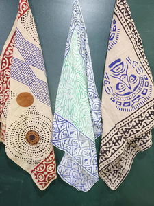 Pañuelo Cuadrado Étnico de Algodón Hecho a Mano Naaz Textile, Estampado Floral, Juego de Pañuelo para el Cuello, Ideal para el Verano, Suave al Contacto con la Piel - Product Image 2