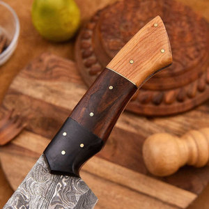 Cuchillo de cocina Santoku japonés de acero de Damasco forjado a mano de calidad premium, hoja afilada martillada de 8 pulgadas con mango de madera. - Product Image 4
