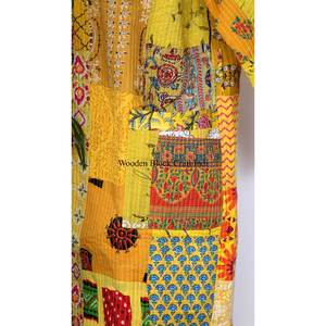 Robe kimono vintage en soie Kantha, magnifique, recyclée, pour femmes, veste patchwork, cadeau pour femmes - Product Image 2