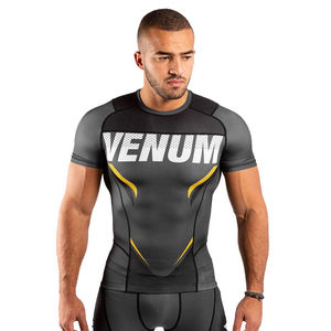 T-shirt de compression noir personnalisé pour homme à manches longues, col ras du cou, séchage rapide, impression par transfert thermique, logo avant, respirant, extensible dans quatre directions - Product Image 1