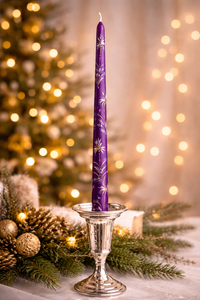 Vela Cónica Púrpura de Lujo Pintada a Mano con Diseño Floral Dorado, Aroma a Rosas, Cera de Parafina sin Humo para Bodas, Cumpleaños, Navidad - Product Image 2