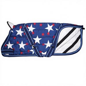 Lit pour chien au design personnalisé avec doublure en polaire comprenant des laisses de collier de harnais en cuir et un tapis pour chien à motif solide pour chats - Product Image 1